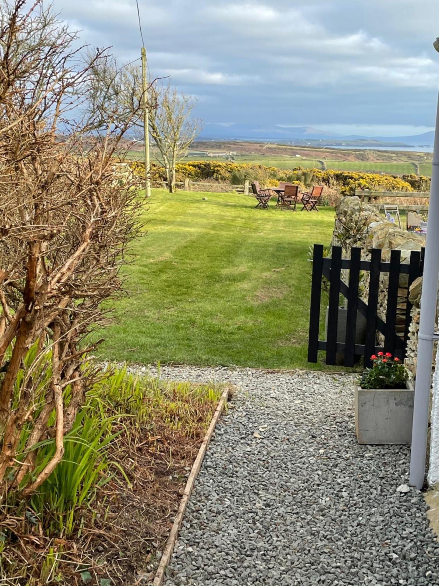 The Little Garden Hideaway With Stunning Sea Views And Garden Bed & Breakfast Holyhead Exterior foto
